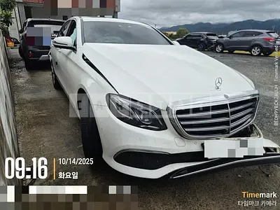 Photo 1 of 10: 2018 Mercedes-Benz E300 — Korean insurance auction