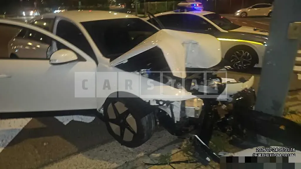 Photo 2 of 15: 2026 Hyundai IONIQ 6 — Korean insurance auction