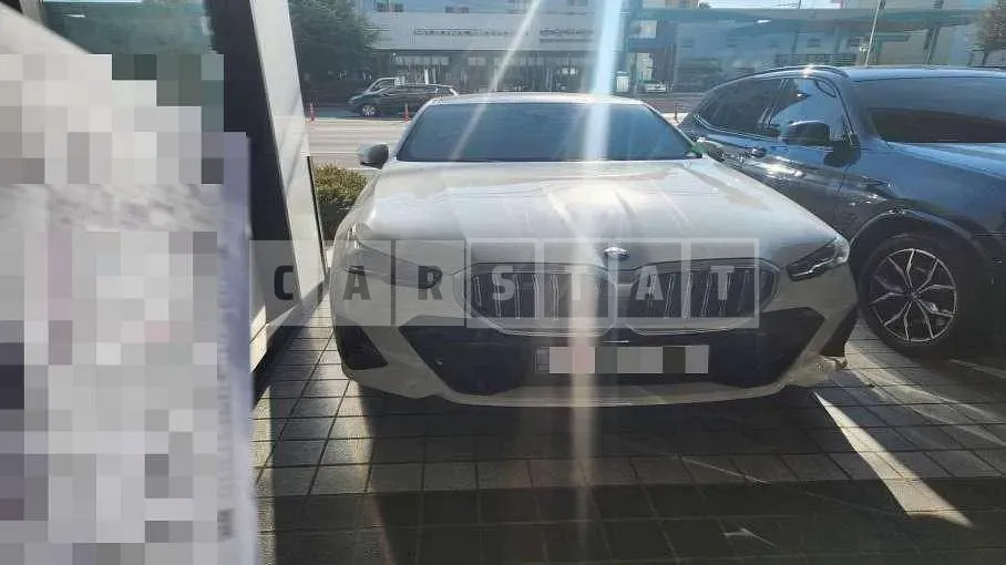 Photo 2 of 26: 2024 BMW 520i — Korean insurance auction
