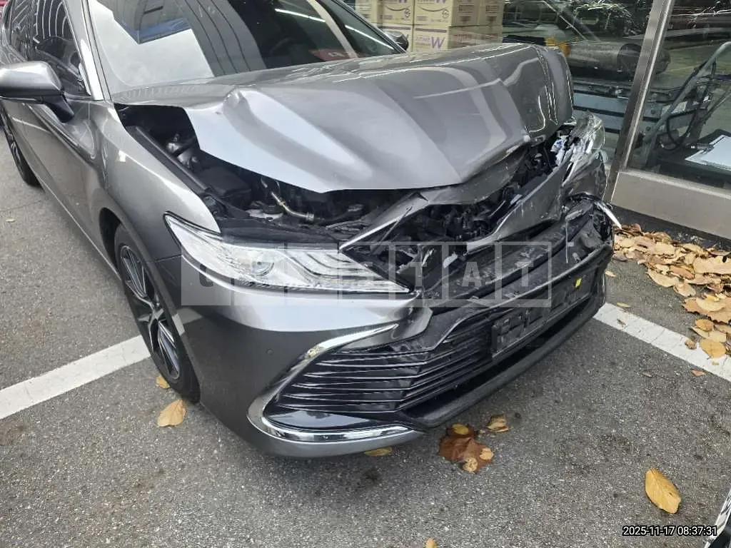 Photo 2 of 14: 2021 Toyota Camry — Korean insurance auction