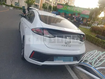 Photo 1 of 8: 2020 Hyundai Modern Ionic Electric, VIN KMHC851JFLU075324 — Korean insurance auction