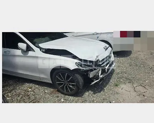 Photo 2 of 17: 2020 Mercedes-Benz C200 — Korean insurance auction