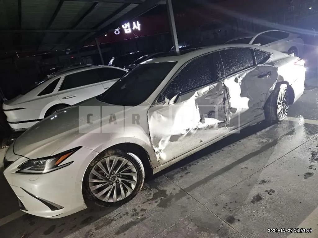 Photo 2 of 19: 2021 Lexus ES300h — Korean insurance auction