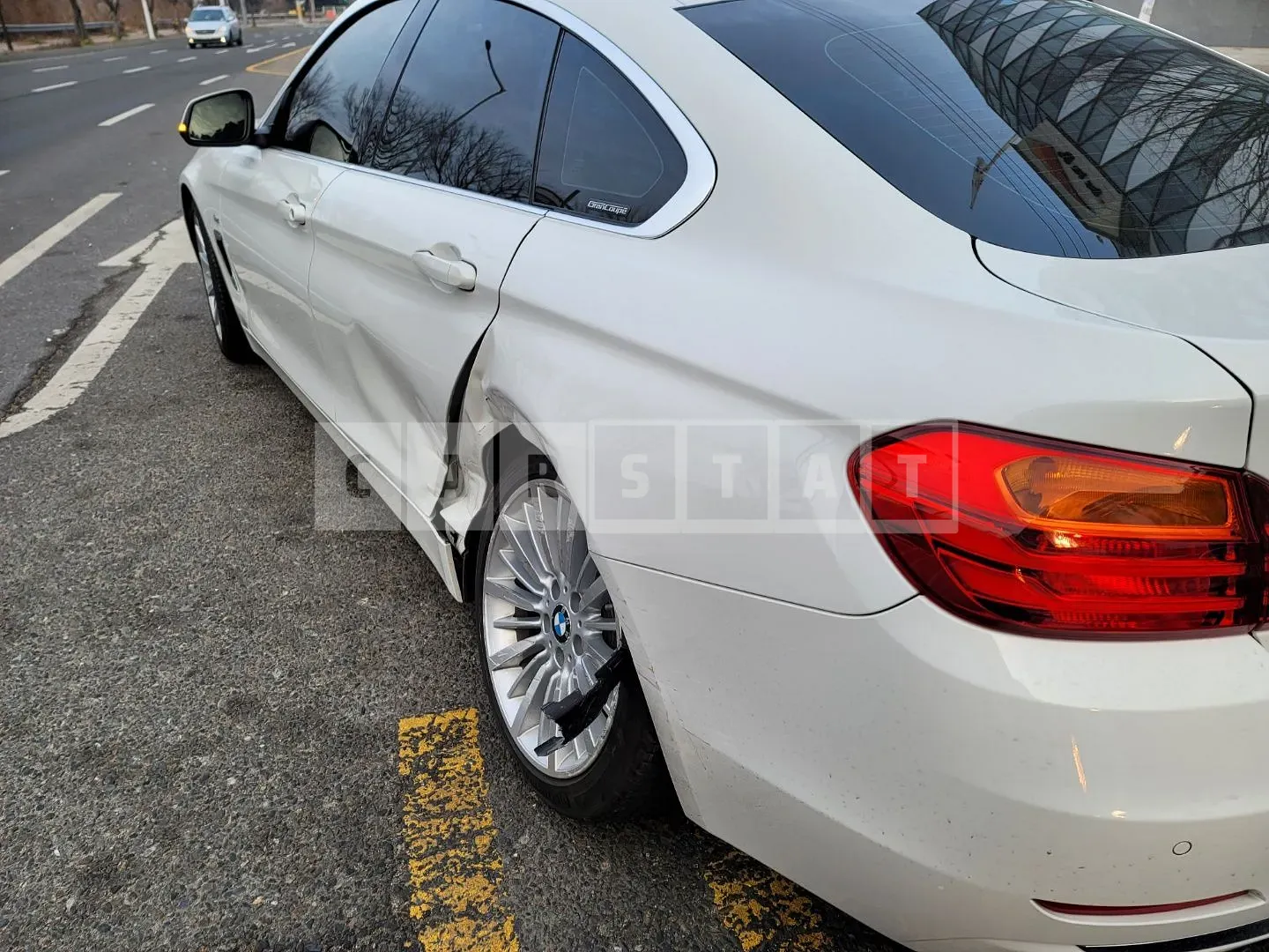 Photo 2 of 5: 2016 BMW 420i GranCoupe, VIN WBA4A1100GG324728 — Korean insurance auction