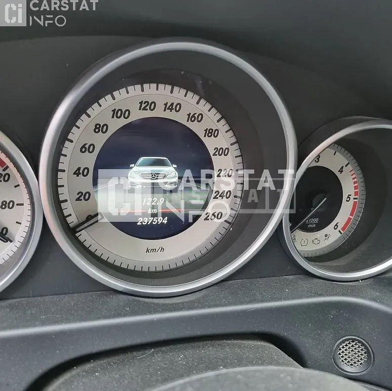 Photo 2 of 23: 2015 Mercedes-Benz E220 BlueTec, VIN WDDHF0ABXGB182098 — Korean insurance auction