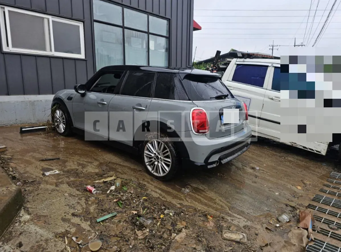 Photo 2 of 20: 2022 MINI Cooper Five-Door — Korean insurance auction