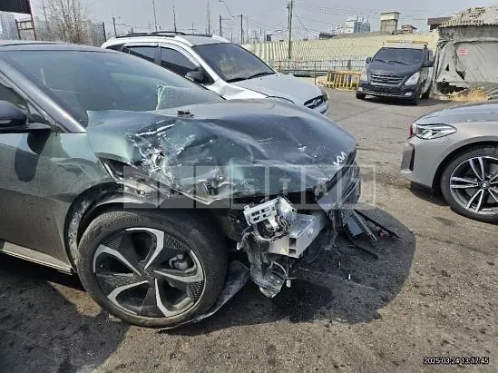 Photo 2 of 35: 2023 Kia EV6 — Korean insurance auction