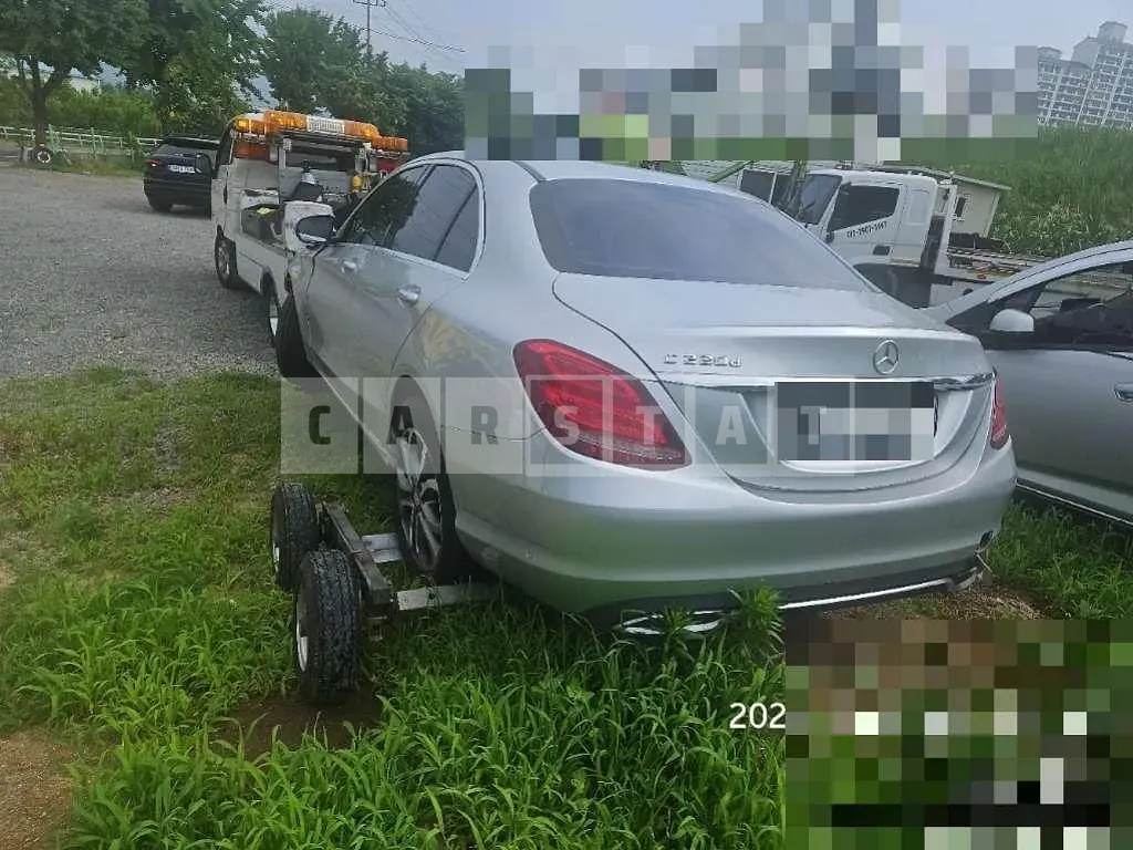 Photo 2 of 16: 2016 Mercedes-Benz C220 d — Korean insurance auction