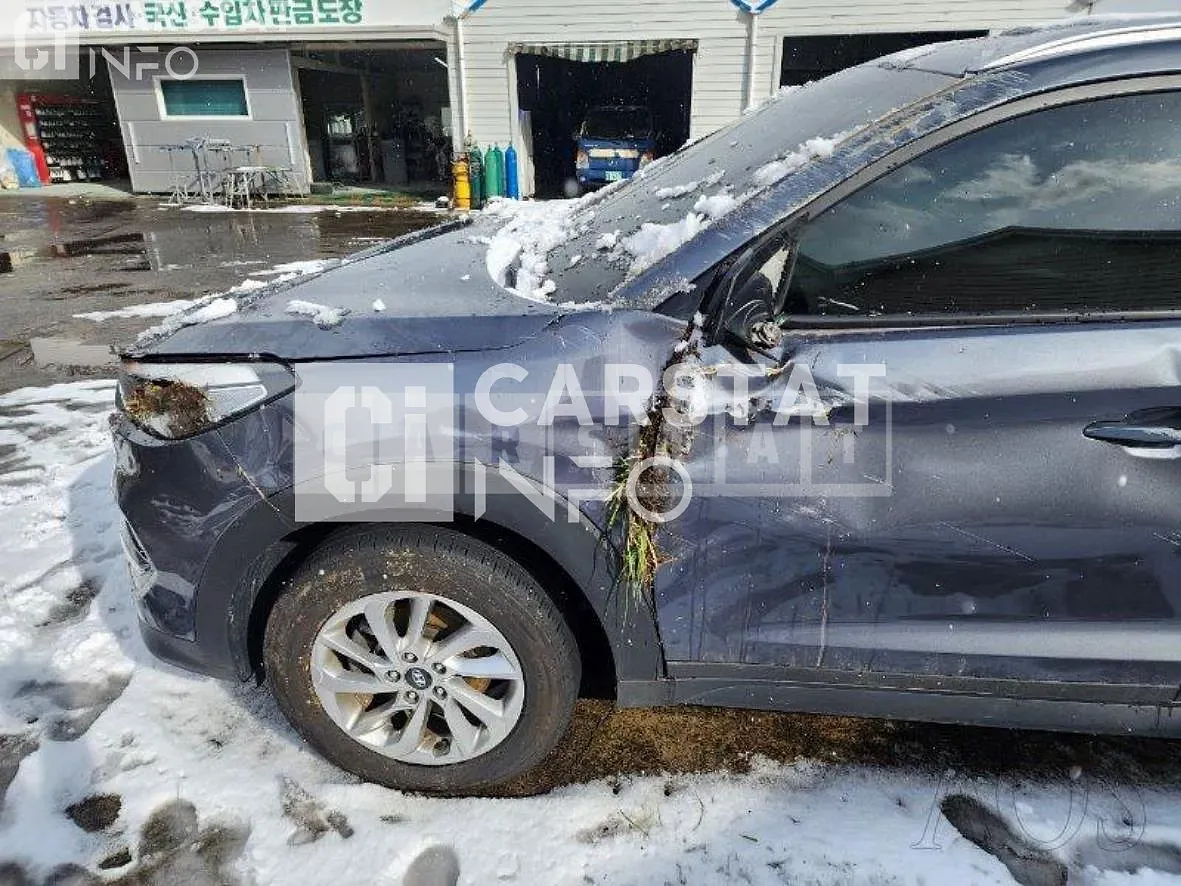 Photo 2 of 10: 2018 Hyundai Tucson, VIN KMHJ3815GJU750518 — Korean insurance auction