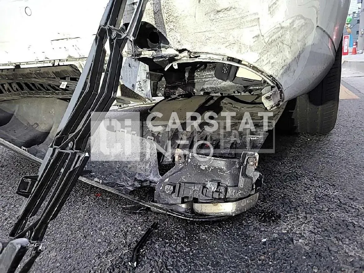 Photo 2 of 38: 2019 Mercedes-Benz E220d, VIN WDDZF0EB2KA691048 — Korean insurance auction