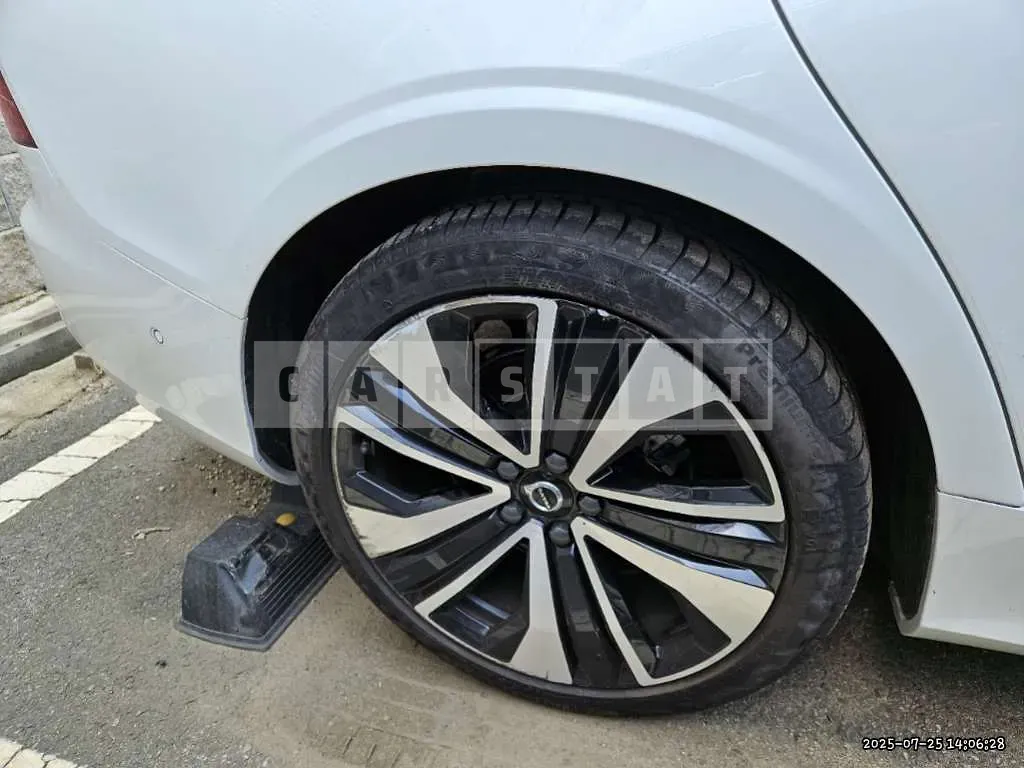Photo 2 of 18: 2024 Volvo S60B5 — Korean insurance auction