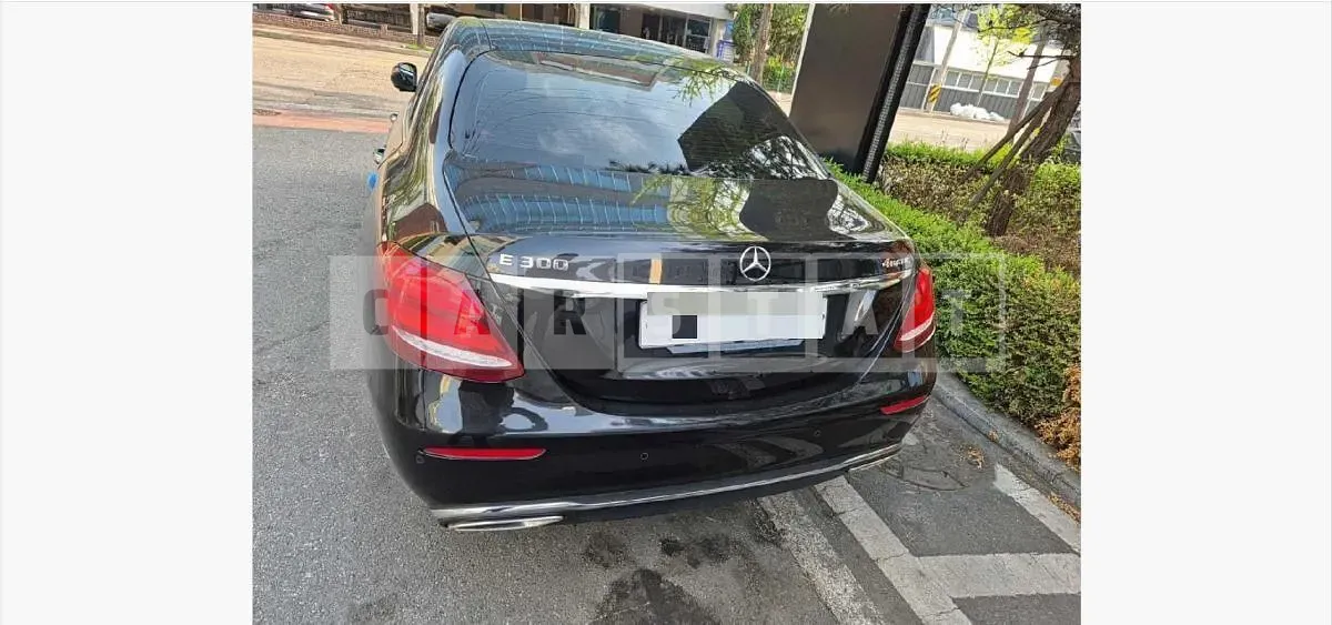 Photo 2 of 18: 2017 Mercedes-Benz E300 4Matic — Korean insurance auction