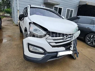 Photo 1 of 6: 2015 Hyundai Santa Fe, VIN KMHSW81UBFU469080 — Korean insurance auction