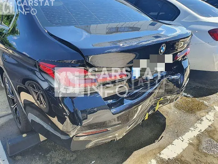 Photo 2 of 12: 2022 BMW 530i, VIN WBA71BH05NCL06500 — Korean insurance auction