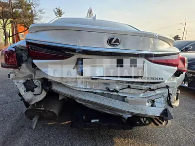 Photo 1 of 5: 2022 Lexus ES300h — Korean insurance auction