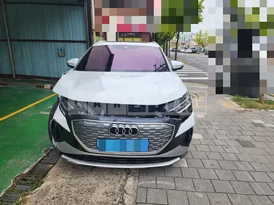 Photo 1 of 49: 2022 Audi Q4 e-tron 40 — Korean insurance auction