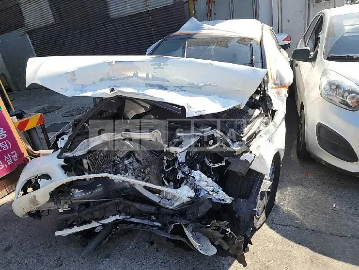 Photo 2 of 34: 2016 Mercedes-Benz C 220d, VIN WDDWF0EB4GR166875 — Korean insurance auction