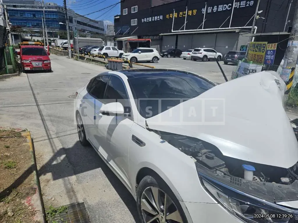 Photo 2 of 15: 2017 Kia K5 — Korean insurance auction