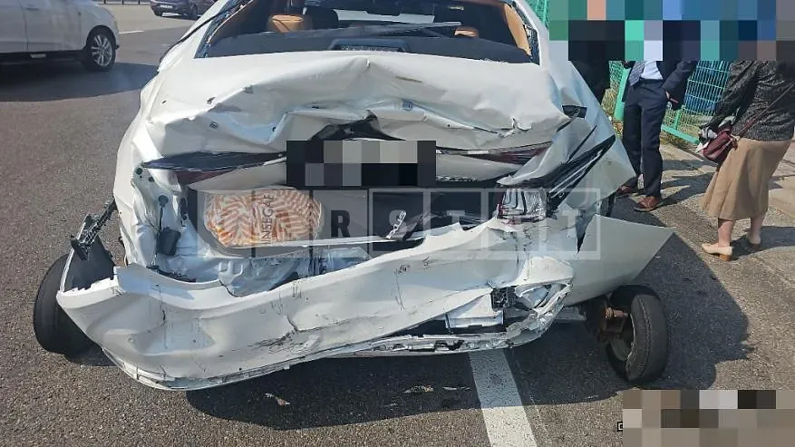 Photo 2 of 9: 2023 Lexus ES300h — Korean insurance auction
