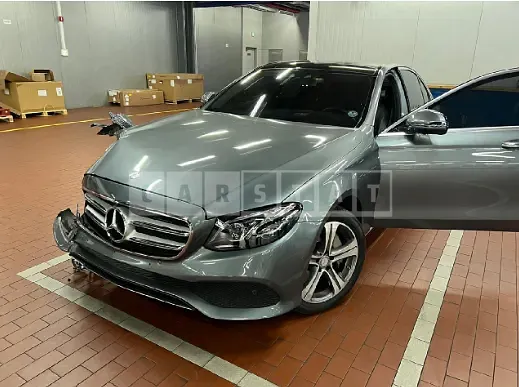 Photo 2 of 22: 2017 Mercedes-Benz E 300 4Matic, VIN WDDZF4KB1HA132417 — Korean insurance auction
