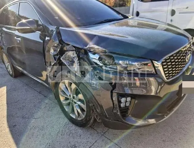 Photo 2 of 12: 2018 Kia Sorento — Korean insurance auction