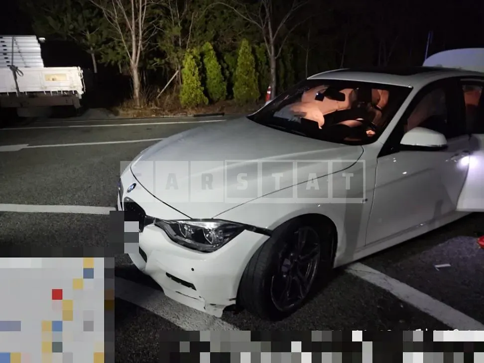 Photo 2 of 7: 2016 BMW 320i — Korean insurance auction