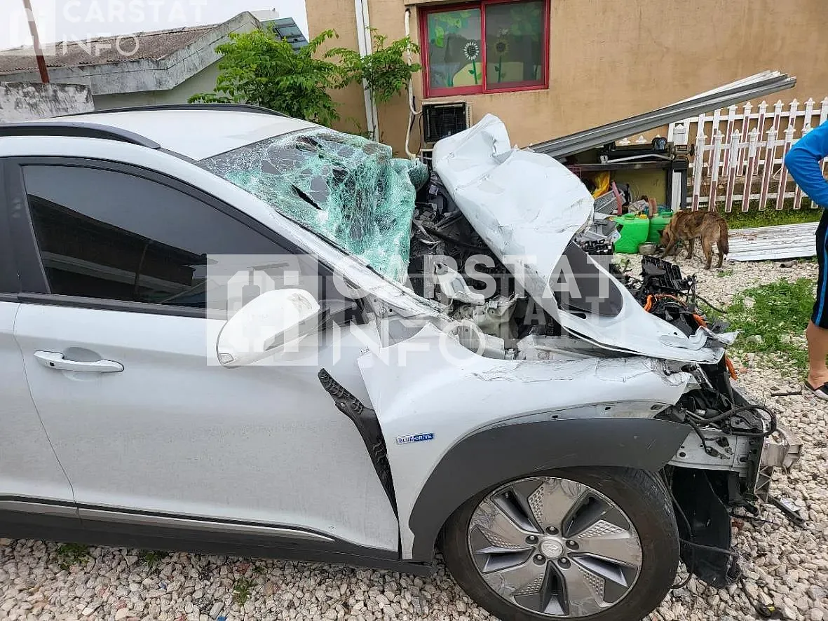 Photo 2 of 13: 2019 Hyundai Kona Electric, VIN KMHK381GFKU047821 — Korean insurance auction