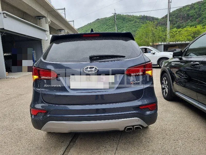 Photo 2 of 6: 2015 Hyundai Santa Fe DM — Korean insurance auction