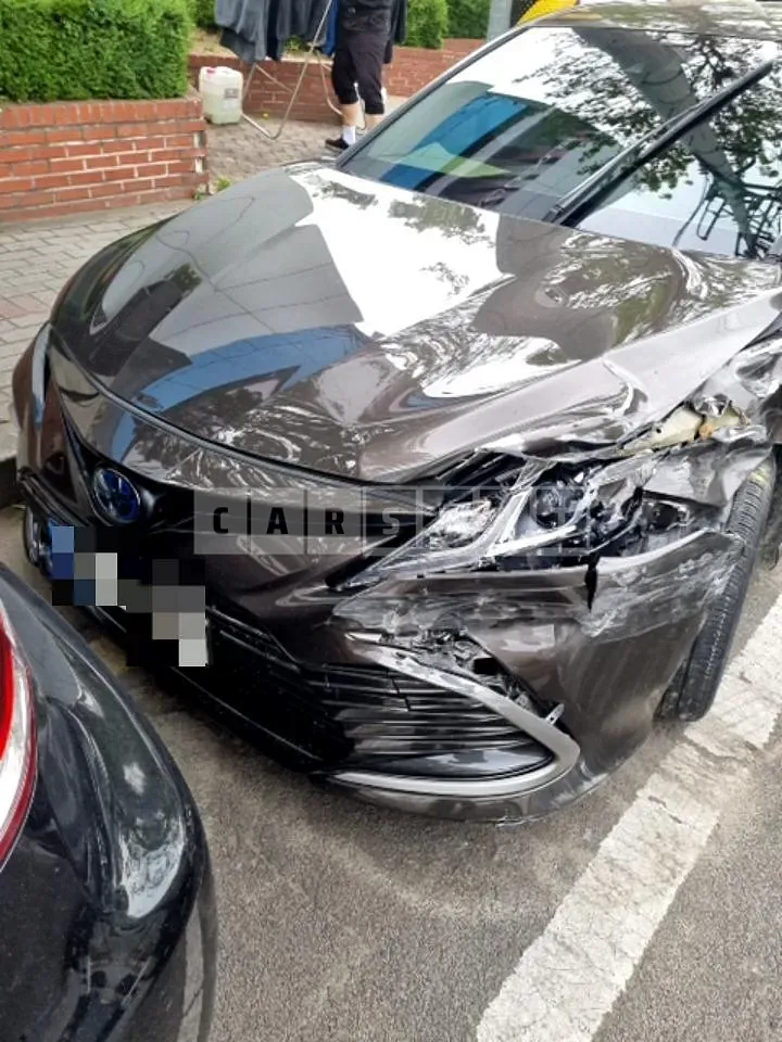 Photo 2 of 16: 2021 Toyota Camry Hybrid LE, VIN JTNBA1HK0N3006531 — Korean insurance auction