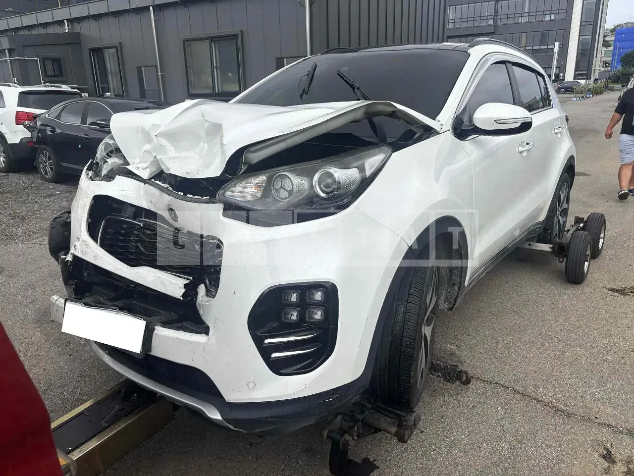 Photo 2 of 14: 2017 Kia Sportage (4WD), VIN KNAPR813DHK263934 — Korean insurance auction