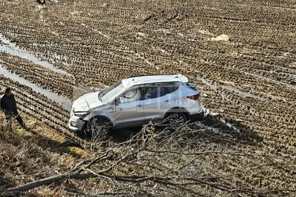 Photo 2 of 17: 2016 Hyundai Santa Fe, VIN KMHSW81XBGU610358 — Korean insurance auction