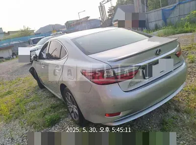 Photo 1 of 5: 2015 Lexus ES300h — Korean insurance auction