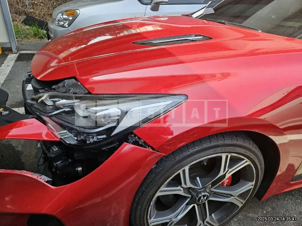 Photo 3 of 3: 2017 Kia (parts) Stinger 3.3 Headlamp, Wheel — Korean insurance auction