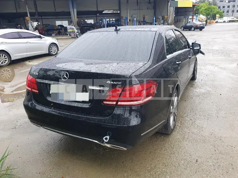 Photo 2 of 11: 2015 Mercedes-Benz E300 4Matic — Korean insurance auction