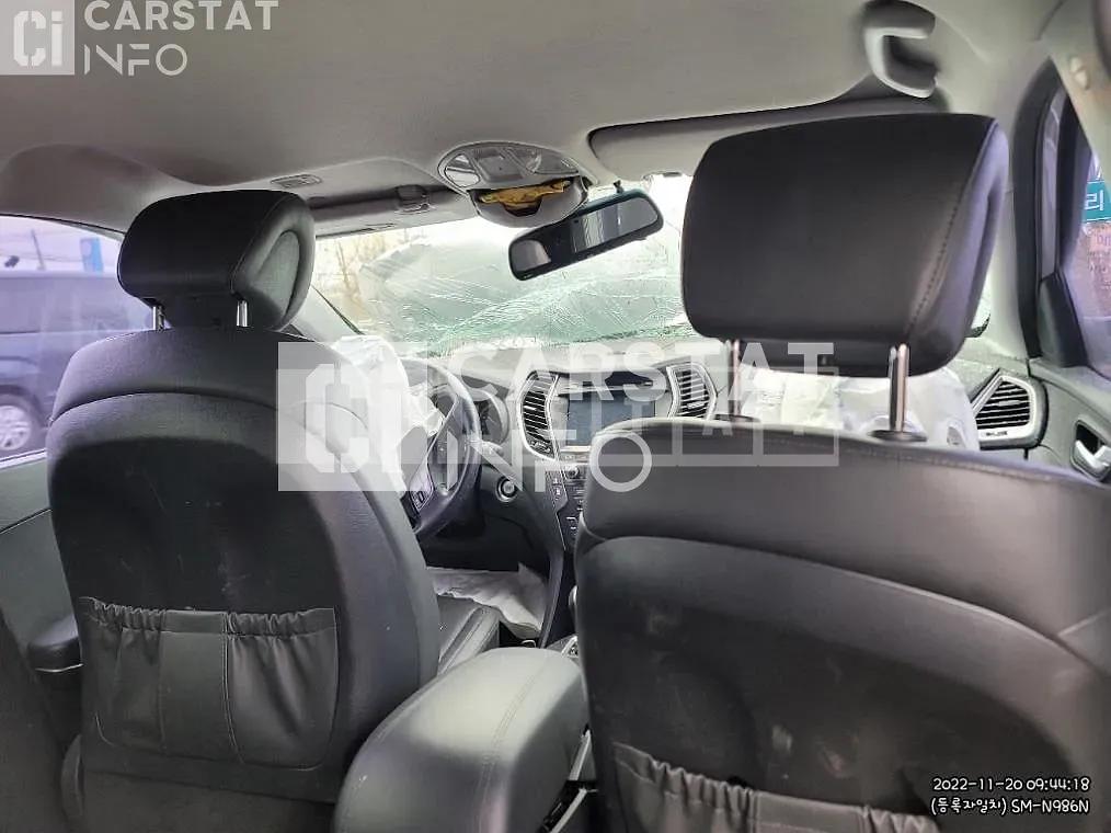 Photo 2 of 5: 2015 Hyundai Santa Fe, VIN KMHSW81UBFU413366 — Korean insurance auction