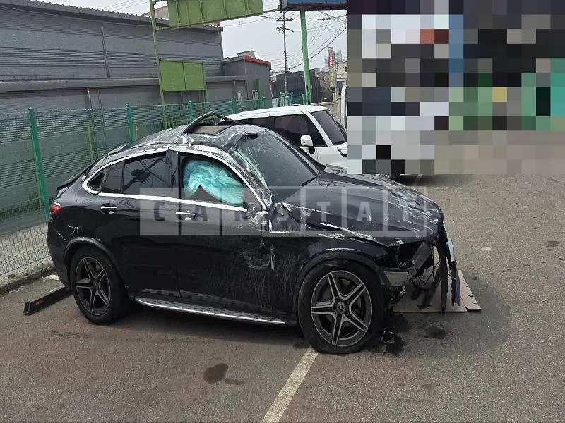 Photo 2 of 11: 2022 Mercedes-Benz GLC220 d 4Matic Coupe — Korean insurance auction