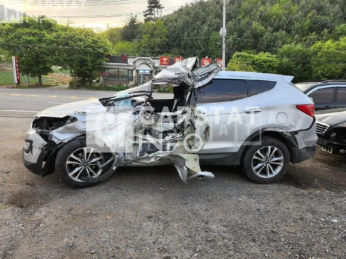 Photo 2 of 6: 2014 Hyundai Santa Fe 2.0 — Korean insurance auction