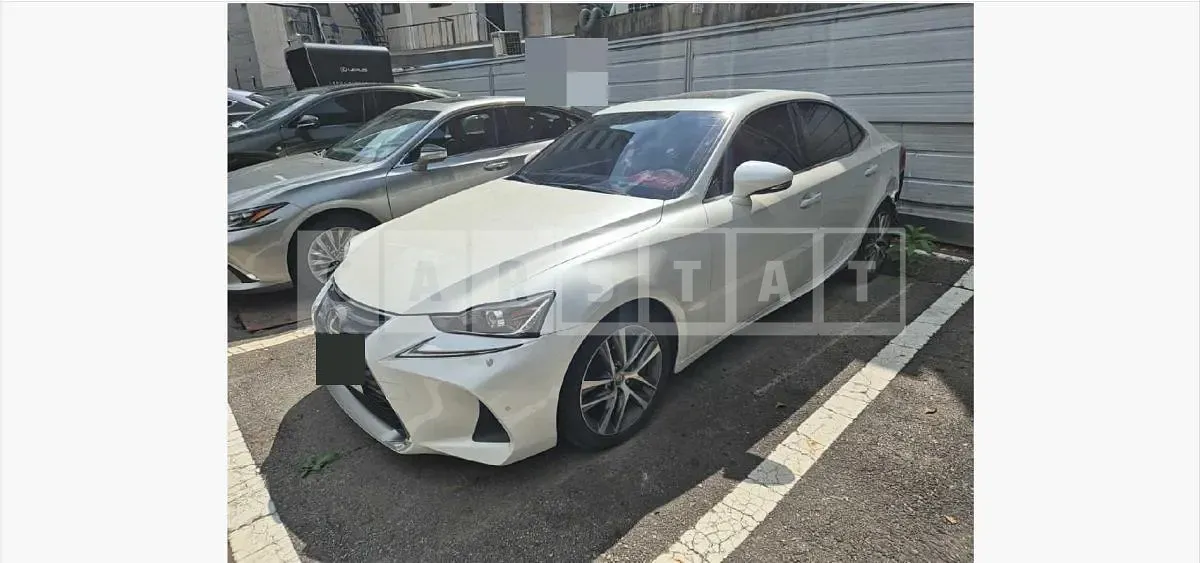 Photo 2 of 57: 2017 Lexus IS200T — Korean insurance auction