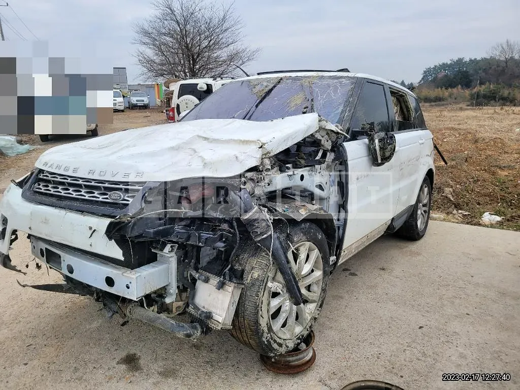 Photo 2 of 16: 2017 Land Rover Range Rover Sport 3.0d, VIN SALWA2FK2HA690988 — Korean insurance auction