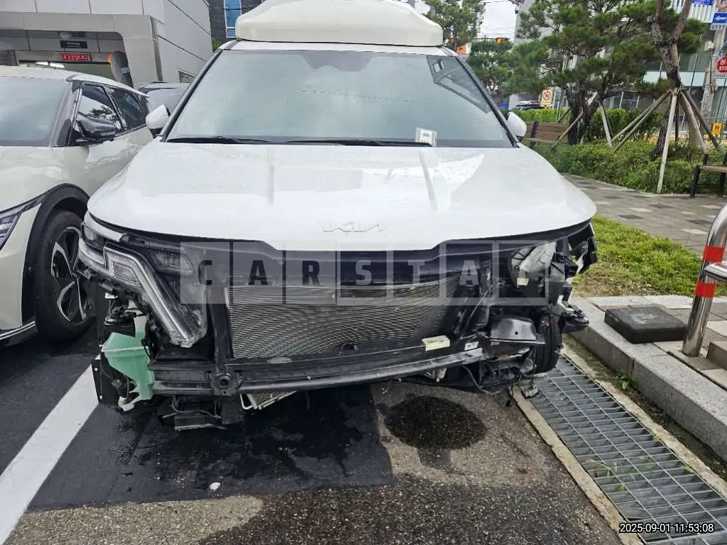 Photo 2 of 11: 2023 Kia Carnivals — Korean insurance auction