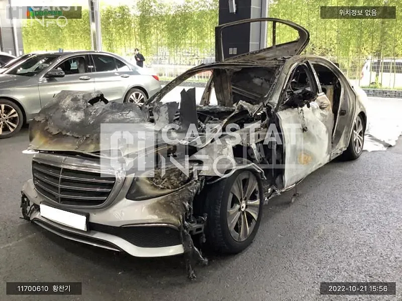 Photo 2 of 15: 2020 Mercedes-Benz E300e, VIN WDDZF5DB3KA690649 — Korean insurance auction