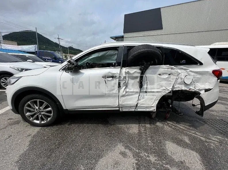 Photo 2 of 15: 2017 Kia Sorento — Korean insurance auction