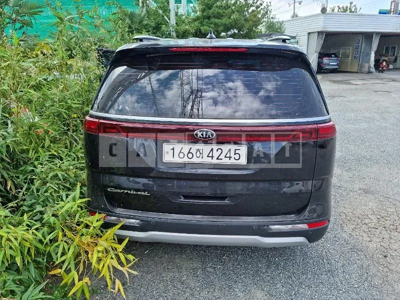 Photo 2 of 8: 2021 Kia Carnival, VIN KNANB81BBMS013094 — Korean insurance auction