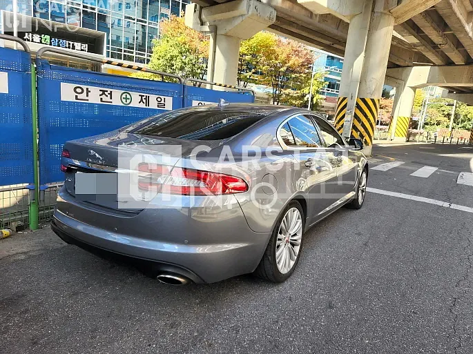 Photo 2 of 5: 2015 Jaguar XF 3.0 Sc, VIN SAJAJ06F3F8U56955 — Korean insurance auction