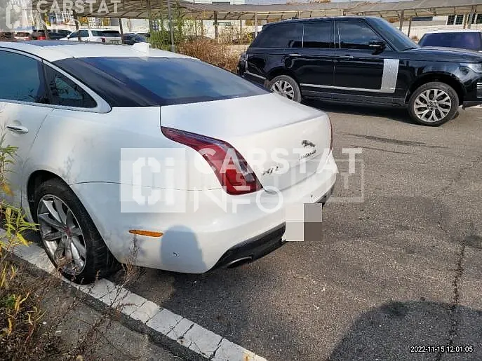 Photo 2 of 60: 2016 Jaguar XJ 3.0d, VIN SAJAA229XGNV99979 — Korean insurance auction