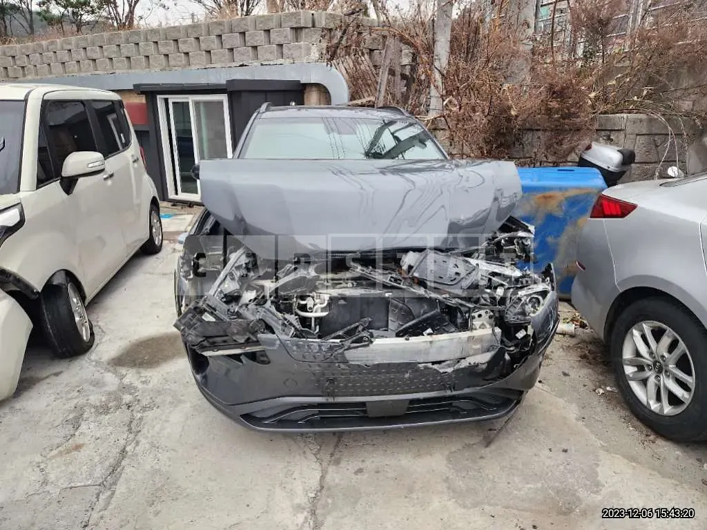 Photo 2 of 19: 2019 Hyundai Kona Electric, VIN KMHK381GFKU060030 — Korean insurance auction