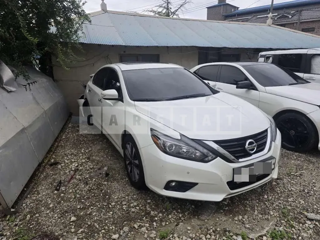 Photo 2 of 9: 2017 Nissan Altima 2.5 — Korean insurance auction