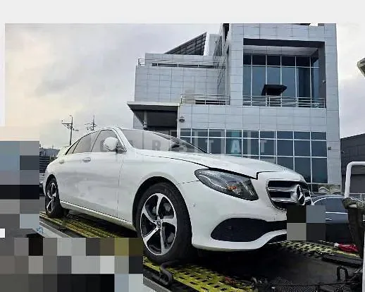 Photo 2 of 14: 2017 Mercedes-Benz E220 d 4Matic — Korean insurance auction