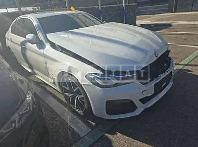 Photo 1 of 39: 2021 BMW 530e — Korean insurance auction