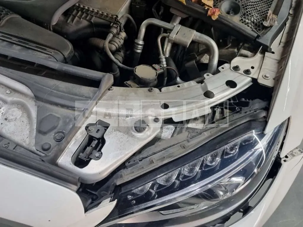 Photo 2 of 30: 2016 Mercedes-Benz C200 — Korean insurance auction